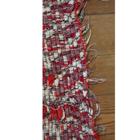 Vintage Hand Made Rag Rug 24" x 51" Red Gray White Distressed Reversible Boho - Picture 4 of 10
